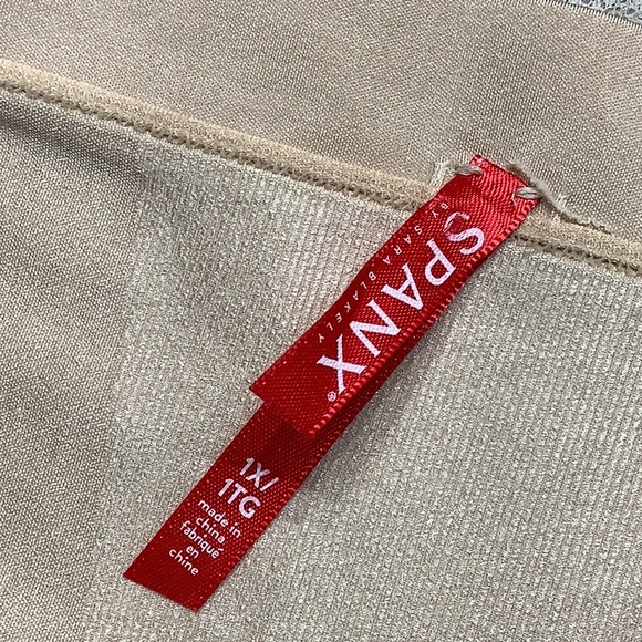 SPANX- High-waisted Mid Thigh Shaper - Picture 7 of 11